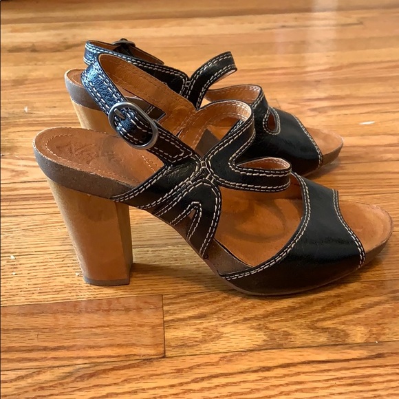 🆕Naya Leather Comfort Sandals - Picture 2 of 10